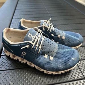 On cloud 5 running shoe Denim/White size 8.5